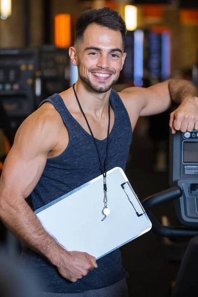 Smiling Trainer Gym Clipboard — Stock Fotó
