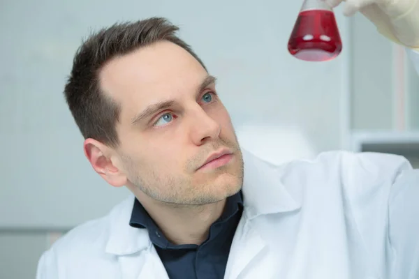 Male Chemist Checking Test Tube Laboratory — Stockfoto