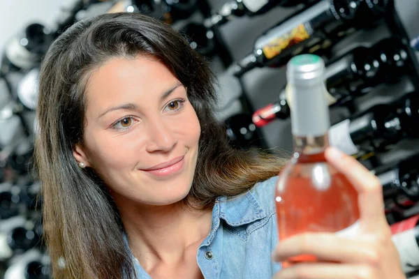 Woman Choosing Wine Bottle — 图库照片