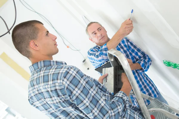 Male Apprentice Learning Paint — Stock Photo, Image