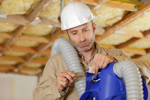 Constructor Masculino Con Tuberías — Foto de Stock