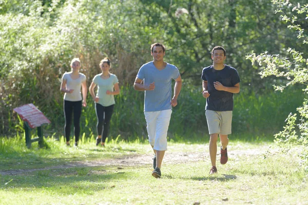 Teilnehmer Laufen Bei Einer Ausdauerveranstaltung Wald — Stockfoto