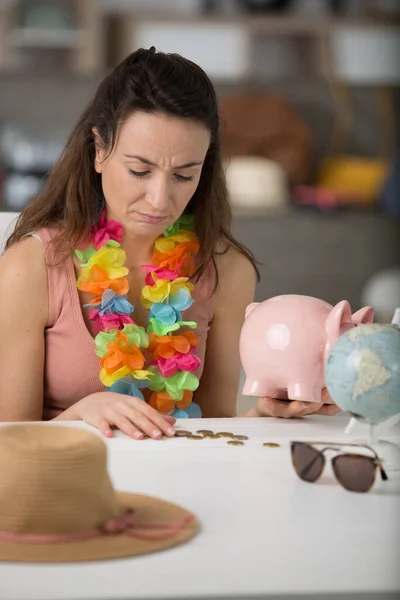 Woman Showing She Has Money — Stock Photo, Image