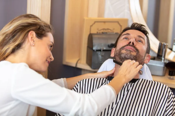 Handsome Bearded Man Getting Beard Hairstyle — Stock Photo, Image