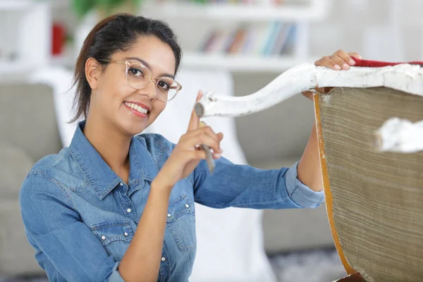 Woman Upholstering Leasson — Stock Photo, Image