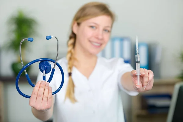 Porträt Einer Jungen Attraktiven Krankenschwester Krankenhaus — Stockfoto