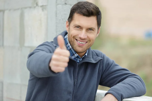 Ingenieur Zeigt Gute Handbewegungen — Stockfoto