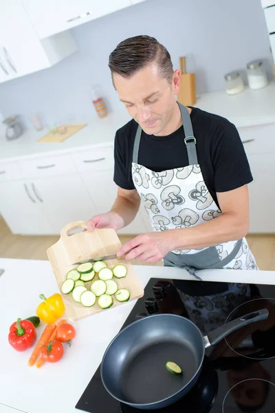 Muž Kuchař Vaření Kuchyni — Stock fotografie