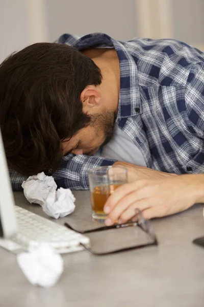 Alcohol Het Werk — Stockfoto