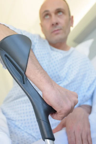 Close Patient Holding Crutches — Stock Photo, Image