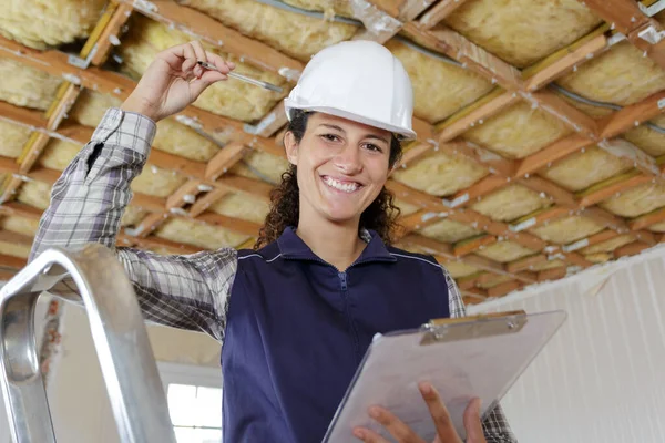 Uma Jovem Mulher Feliz Construtor — Fotografia de Stock