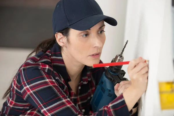 Woman Worker Uses Pencil Wall — Stock Photo, Image