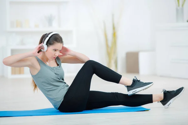 Young Woman Doing Exercise — Stock Photo, Image