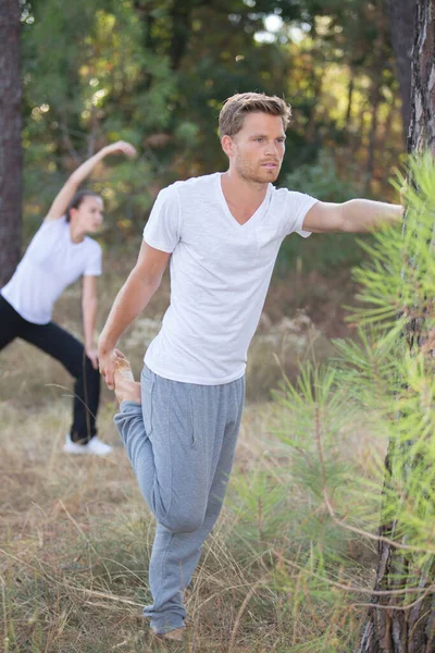 Portret Van Een Koppel Dat Buiten Traint — Stockfoto