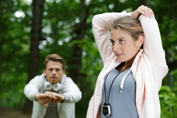 Dehnübungen Vor Dem Cardio Machen — Stockfoto