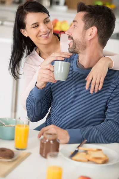 Happy Young Couple Embracing Drinking Coffee Kitchen — Stock Photo, Image