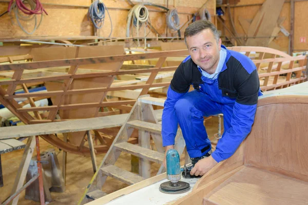 Charpentier Bateau Dans Atelier — Photo