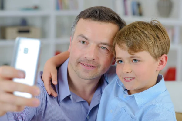 Een Vader Zoon Nemen Selfie — Stockfoto