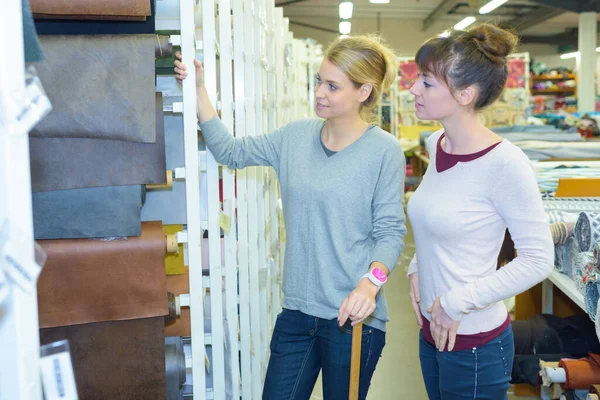 Young Women Choosing Towel Bed Linen Store — Stock Photo, Image