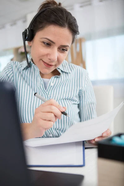 Young Woman Telephone Operator Agent Headset Working Office — Stock Photo, Image