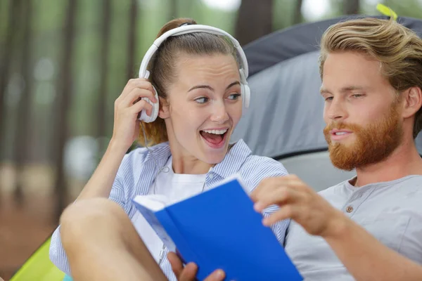 Grupp Vänner Camping Parti — Stockfoto