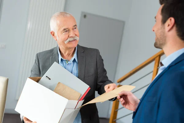 Hombre Mayor Con Certificado — Foto de Stock