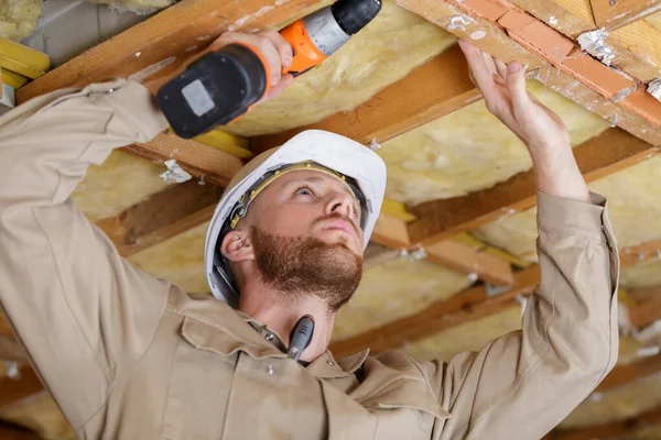 Construtores Ocupados Fazendo Seu Trabalho — Fotografia de Stock