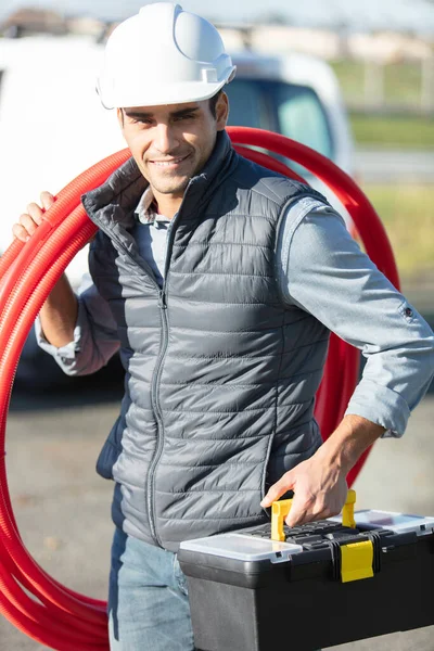 Trabajador Construcción Que Lleva Manguera Construcción —  Fotos de Stock