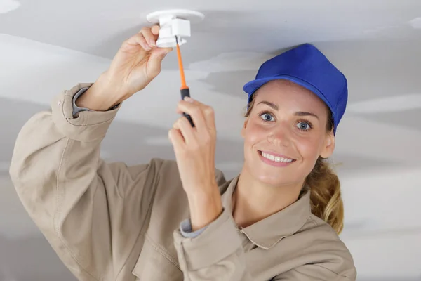 Retrato Una Mujer Concepto Ahorro Energía — Foto de Stock