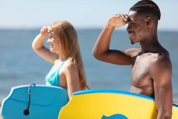 Young Couple Bodyboard Surfers Looking Waves — Stock Photo, Image