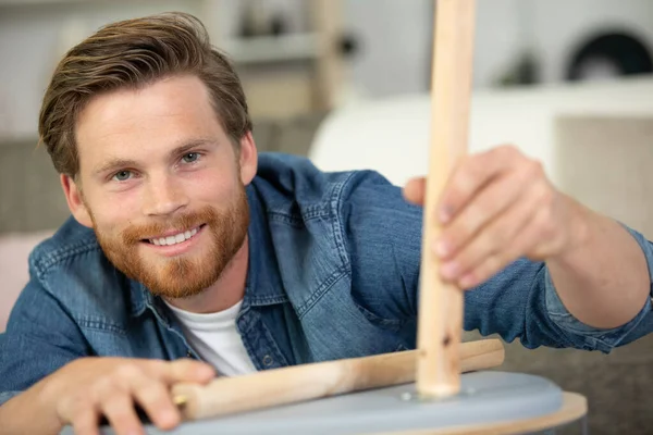 Uomo Che Prepara Cibo Cucina Casa — Foto Stock