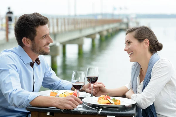 Just Married Couple Restaurant Outdoor — Stock Photo, Image