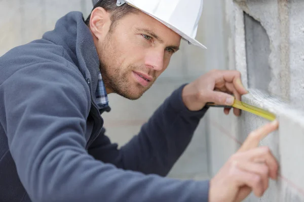 Man Measuring Wall Meter — Stock Photo, Image