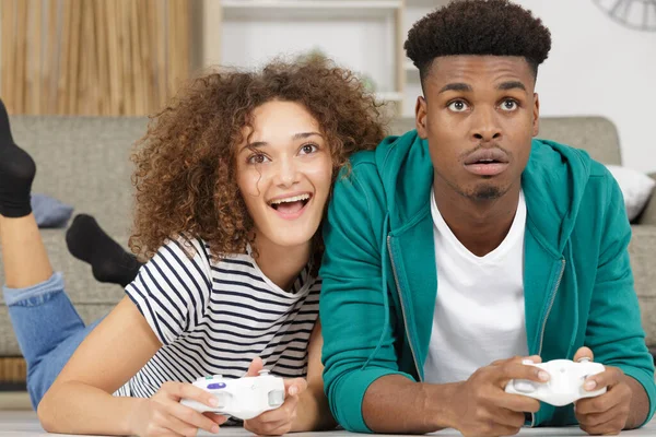 Glückliches Paar Spielt Videospiele — Stockfoto