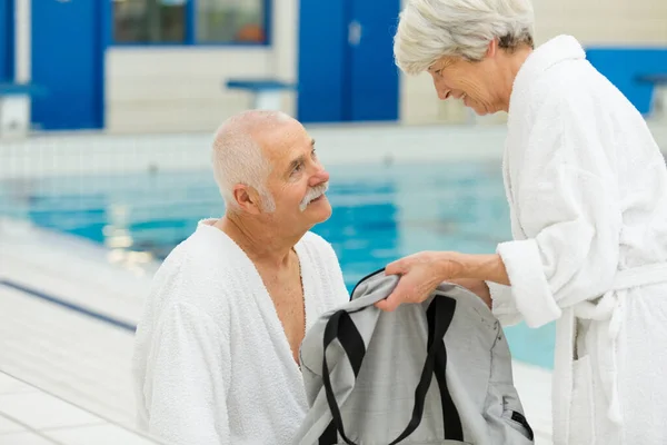 Porträtt Äldre Par Spa Center — Stockfoto