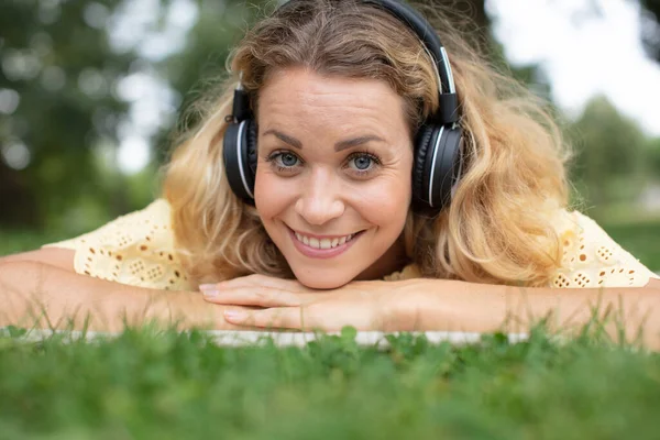 Woman Listening Music Headphones Lying Grass — Stock Photo, Image