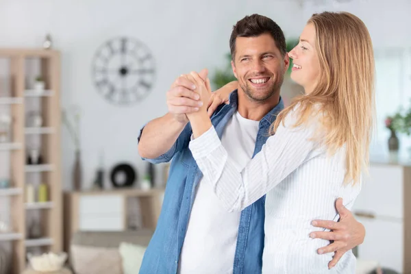 Casal Salão Baile Dançando Casa — Fotografia de Stock