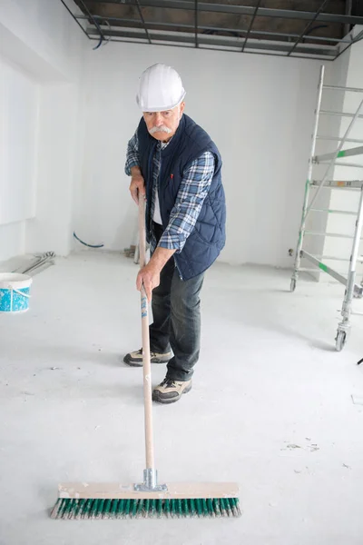 Senior Man Cleaning Floor Brush Repair — Stock Photo, Image