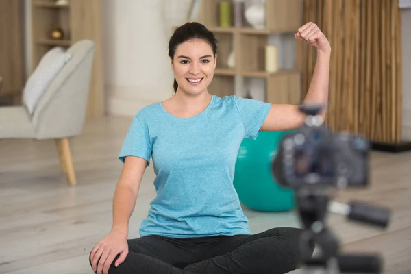 Vrouw Blogger Opnemen Van Een Video Tutorial Hoe Gewicht Verliezen — Stockfoto