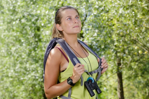 Woman Alone Countryside Backpack Binoculars — Stock Photo, Image