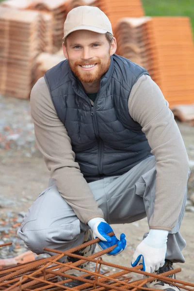 Retrato Constructor Masculino Con Barras Refuerzo —  Fotos de Stock