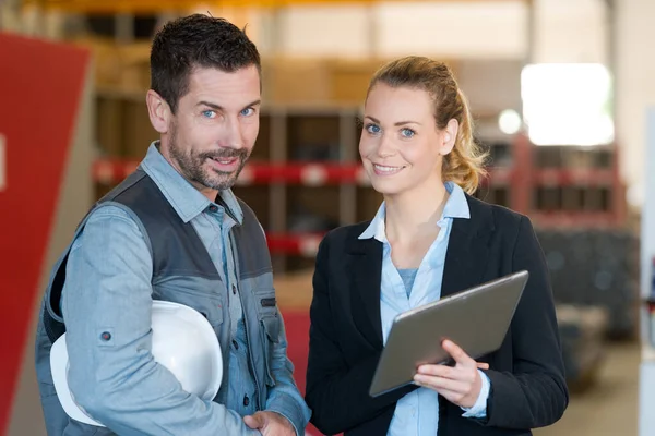 Magazijn Team Met Een Bijeenkomst Magazijn — Stockfoto