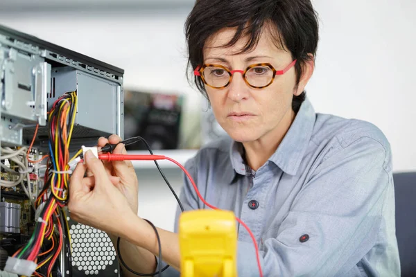 Ženy Elektrikář Ženy Práci — Stock fotografie