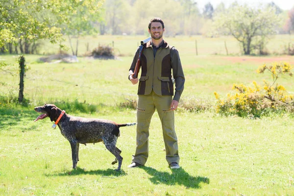 Mannelijke Jager Met Hond — Stockfoto