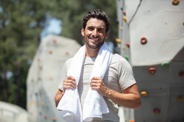 Cansado Exausto Alpinista Tendo Descanso Após Escalada — Fotografia de Stock