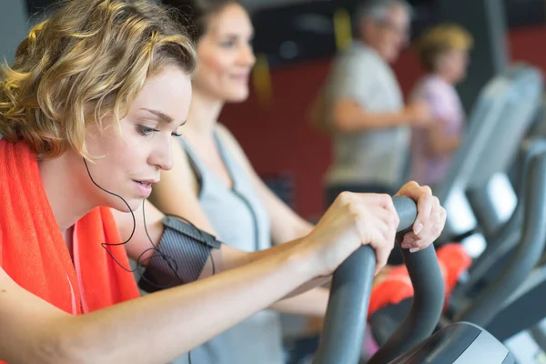 Vrouwen Stationaire Fiets — Stockfoto