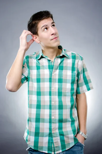 çekici düşünceli bir adam