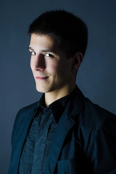 Retrato del joven sonriente — Foto de Stock