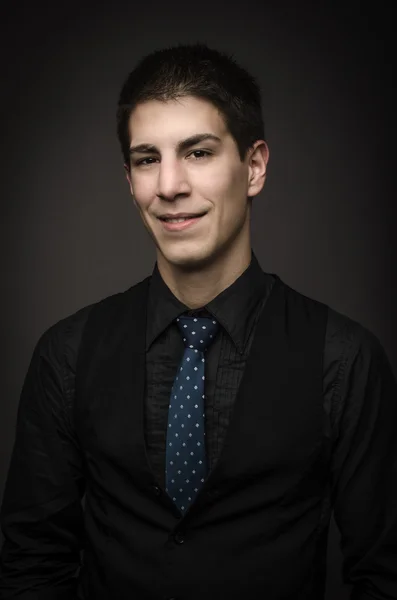 Retrato del joven sonriente — Foto de Stock