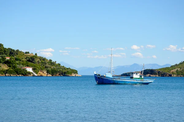 Barco en la bahía —  Fotos de Stock